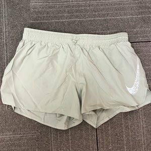 Nike Dri-FIT Swoosh run short NWT